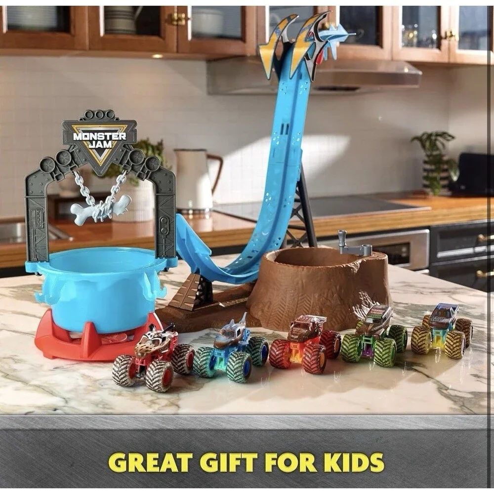 Monster Jam Mud Blasters DUNK TANK + EXCLUSIVE Monster Mutt  Dalmatian NEW